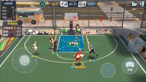 　　青瓦白墙下，卢鑫笑得自豪。台江区上下杭历史文化街区，这位“老福州”夸赞古街新貌：“上下杭又有了好模样！”