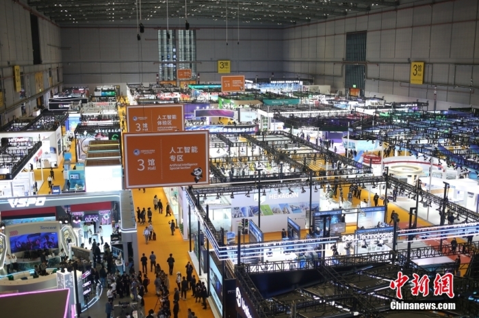 11月10日,第六届中国国际进口博览会闭幕。据介绍,本届进博会按一年计意向成交金额784.1亿美元,比上届增长6.7%,有11个国家首次参展进博会。图为进博会展馆现场。<a target='_blank' href='/'>中新社</a>记者 张亨伟 摄 11月10日,第六届中国国际进口博览会闭幕。据介绍,本届进博会按一年计意向成交金额784.1亿美元,比上届增长6.7%,有11个国家首次参展进博会。图为进博会展馆现场。<a target='_blank' href='/'>中新社</a>记者 张亨伟 摄
