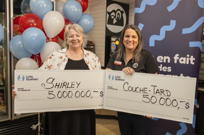 大奖得主雪莉(左)和便利店店长