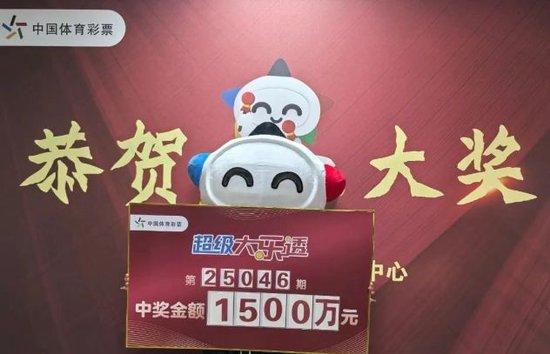 大奖得主领奖照